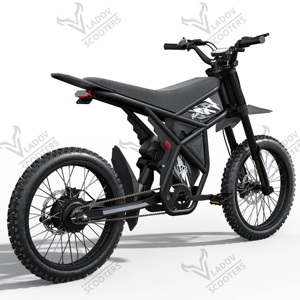 Riding Times GT73 3.0 – изглед отпред-отдясно с извънпътни гуми и спицови джанти
