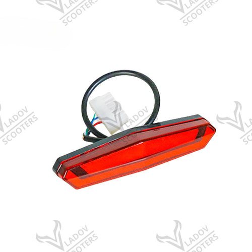 Задна LED светлина за Kukirin G2 и G4 с червено стъкло, черен корпус и кабел с бял конектор